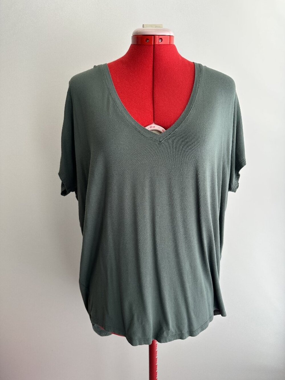 EXPRESS (M) Muted Green Relaxed V-Neck Short Sleeve London Tee Oversized Dolman